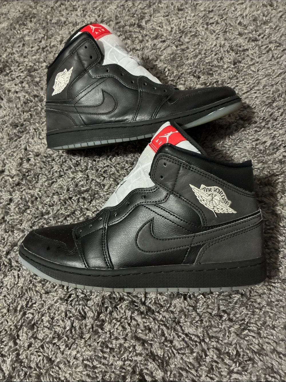 Jordan 1 mid black metallic